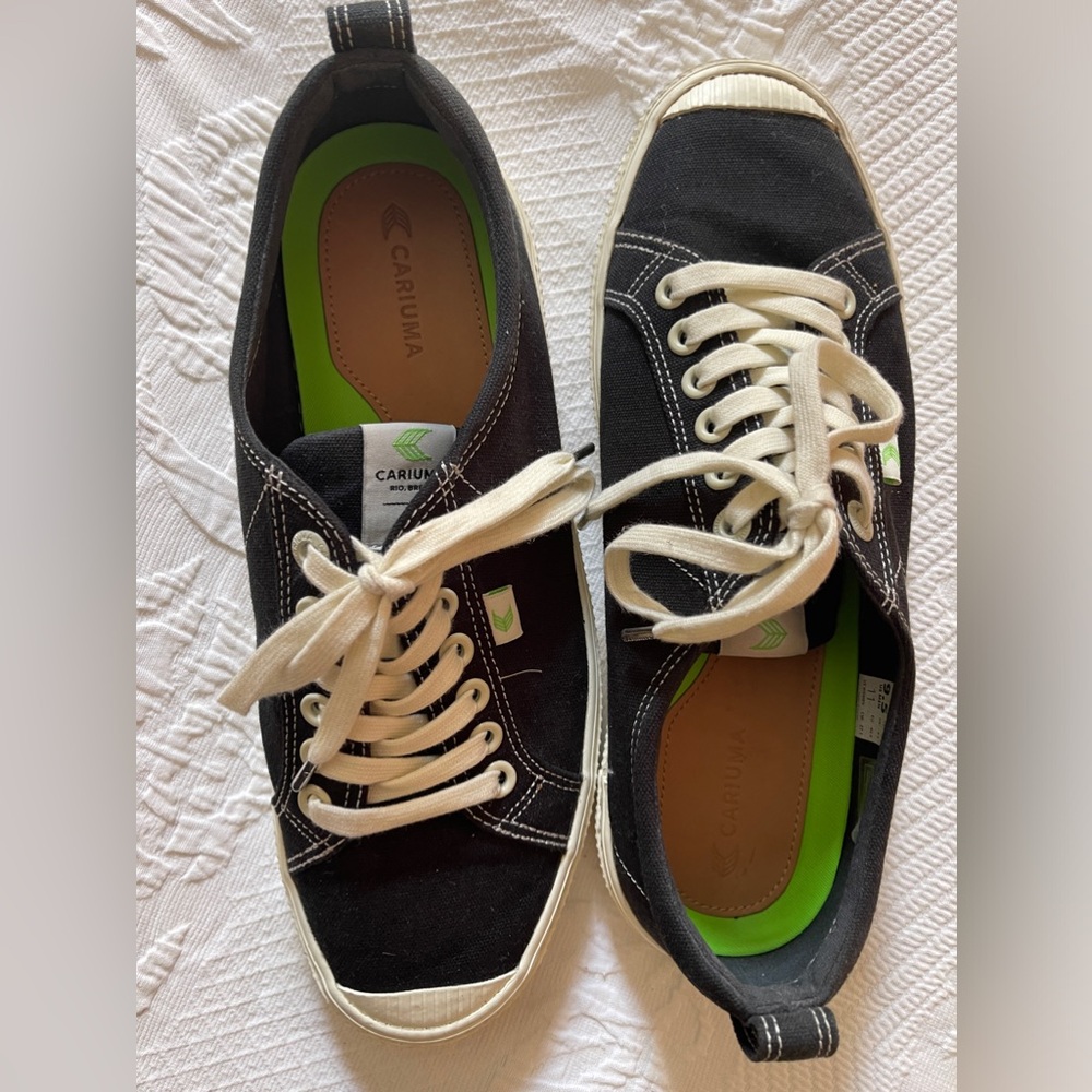 Cariuma Sneakers